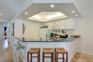 Less Than 1 Mi to Beach Condo with Wet Bar in Hilton Head - Hilton Head Island - 7