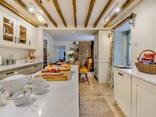 The lodge spa with sauna, hot tub, outdoor cinema and kitchen with firepit area - Shrewsbury - 4