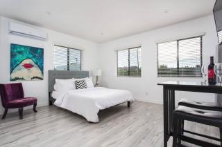 Sunny Studio in the Heart of Venice Beach - #5 - Los Angeles - 0