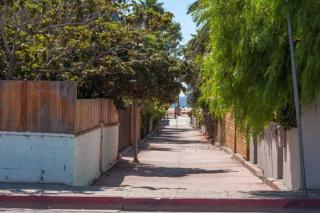 Sunny Studio in the Heart of Venice Beach - #5 - Los Angeles - 4