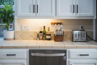 Lavender & Vine - Downtown Retreat with Hot Tub and Fire Pit! - Templeton - 5