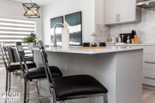 Modern Executive Home-Sleeps12-KingBeds-FullHouse - 1