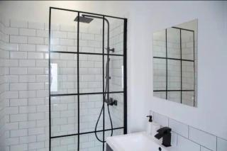 Modern Luxury 4 Bed House in Heart of Macclesfield - 1