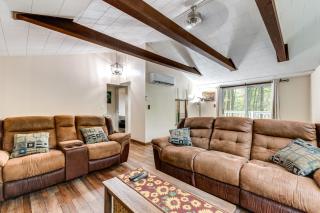 Home with Hot Tub and Arrowhead Lake Community Perks! - Pocono Lake - 3