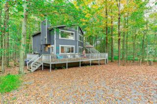 Home with Hot Tub and Arrowhead Lake Community Perks! - Pocono Lake - 9