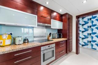 Burj Khalifa View - Unique Design - Convenient Location 5mn walk to Dubai mall - Summer deal - 1 BDR Apartment in Burj Views Tower - Dubai - 1