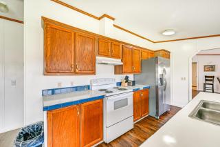 3 Mi to Green River Lake Quiet Farmhouse with Yard - 3