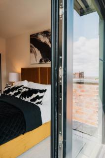 Stunning City views Rooftop Family Contractors - 8