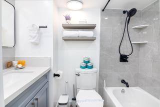 Newly Renovated with Ocean View Near Waikiki Beach - Honolulu - 6
