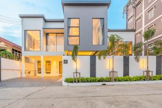Starlight Luxury Pool Villa & Yahaha - Pattaya Sud - 4