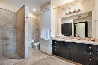 Upgrade Your Vacation in Style-Exclusive Poolside Condo! - Cabo San Lucas - 9