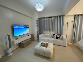 Relax in style: Modern Airbnb and Netflix - Manila - 0