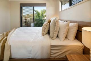 Sunny's Coastal Townhouse in Caloundra - 4