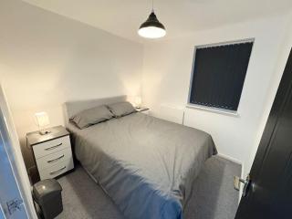 Two bed spacious apartment, central location, free parking and Wifi - 9