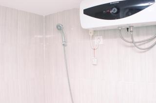 Modern Look and Restful Studio at 32th Floor Vasanta Innopark Apartment By Travelio - Bekasi - 6