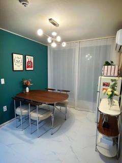 Clean & All new - Songridan-gil, Seokchon Lake, Lotte World, KSPO Dome, Olympic Park, Han River, Asan Hospital, Coex - Seul - 1