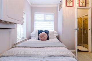 Stylish 1-Bed Apartment in St. Annes - 6