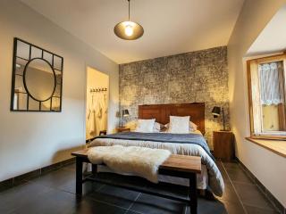 Chambre cosy avec bien-être, parking, wifi - Au cœur de l'Auvergne - FR-1-582-506 - 0