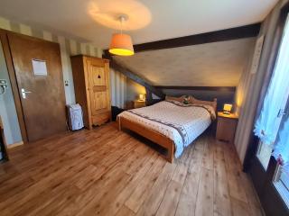 Chambre spacieuse avec balcon et accès piscine chauffée - FR-1-589-701 - Anould - 7