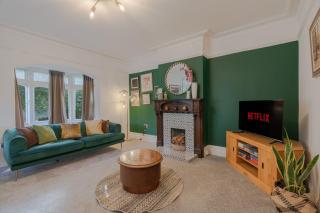 Central Banbury Stay Comfy and Spacious for groups 9 sleeps - 8