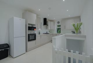 Central Banbury Stay Comfy and Spacious for groups 9 sleeps - 5