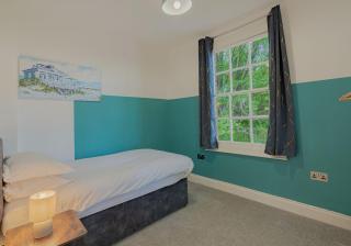 Central Banbury Stay Comfy and Spacious for groups 9 sleeps - 1
