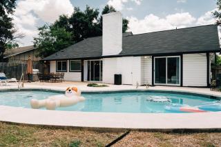 Q2 Stadium Domain Downtown Pool Game Loft - Austin - 4