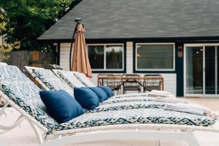 Q2 Stadium Domain Downtown Pool Game Loft - 5