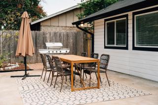 Q2 Stadium Domain Downtown Pool Game Loft - Austin - 7