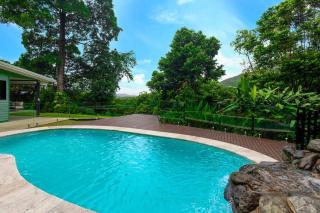 Treetops Sanctuary 4BR Entertaining Delight - Pool - Caravonica - 0