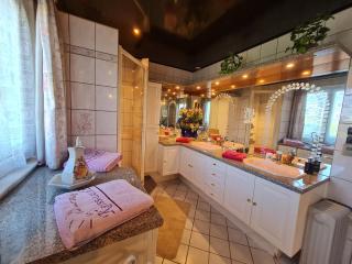 Chambre spacieuse avec balcon et accès piscine chauffée - FR-1-589-701 - Anould - 8