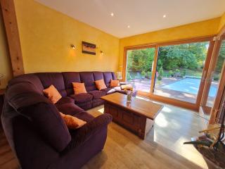 Chambre spacieuse avec balcon et accès piscine chauffée - FR-1-589-701 - Anould - 1