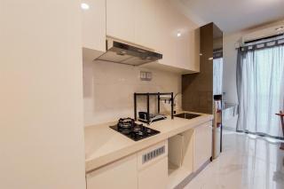 Best Choice and Strategic Studio Apartment at Sky House BSD By Travelio - Tangerang - 6