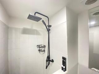 Modern and Well Furnished 2BR at Jarrdin near Cihampelas Walk By Travelio - Bandung - 8