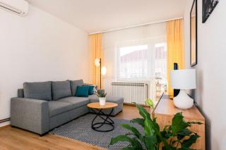 Spacious 2 Bedroom Apartment With Balcony - Happy Rentals - Brodarica - 0