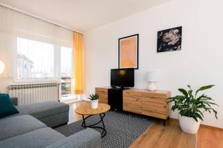Spacious 2 Bedroom Apartment With Balcony - Happy Rentals - Brodarica - 3