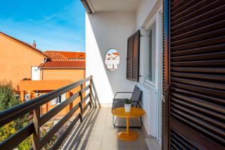 Spacious 2 Bedroom Apartment With Balcony - Happy Rentals - Brodarica - 2