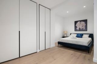 Modern and Stylish Apt In Best Location w Pool and Gym - 4