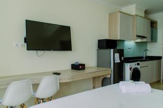 Elegant and Comfy Studio at Menteng Park Apartment By Travelio - 8