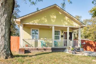 Charming home with fire pit near downtown - 4