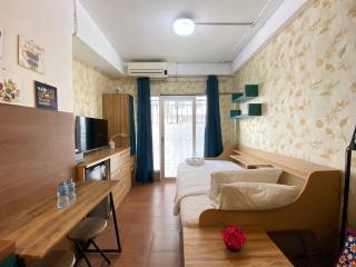 Bohemian Beauty Studio Room at Grand Asia Afrika Apartment By Travelio - 8