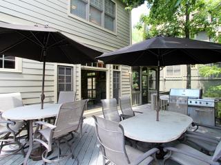 Tippy Canoe Lodge - Relax by the fireplace or play ping pong and foosball - Marblehill - 8