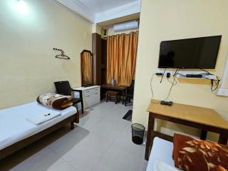 Hotel Rishiraj - 4