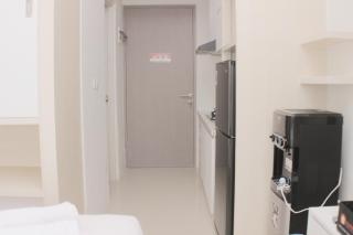 Warm and Cozy Stay Studio at Vasanta Innopark Apartment By Travelio - Bekasi - 6
