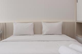 Warm and Cozy Stay Studio at Vasanta Innopark Apartment By Travelio - Bekasi - 8