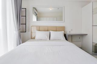 Cozy Living and Comfort Studio at Sky House BSD Apartment By Travelio - 9