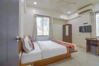 FabHotel Skylight Studio Rooms - Nr MCF CAMP - Pune - 6