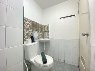 Scandinavian Studio Room at Grand Asia Afrika Apartment By Travelio - 8