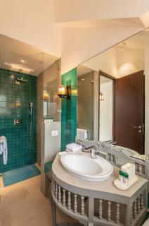 El Arbol with Rooftop Pool, Kitchen, Wifi, Security,10 Mins to Candolim Beach & 5 mins to Casino - 5