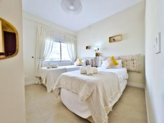 Boho Chic Apt, Frontline Sea & Paseo Views - Marbella - 2
